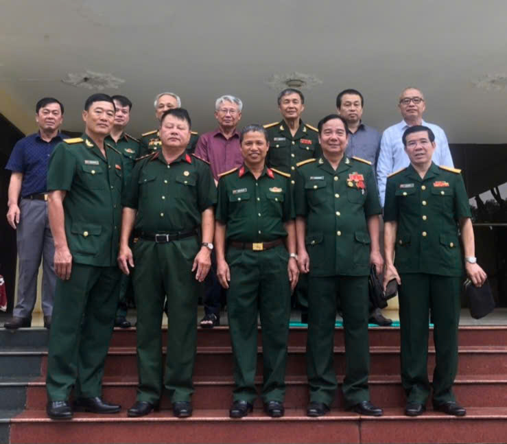 Đội ngũ nhân sự